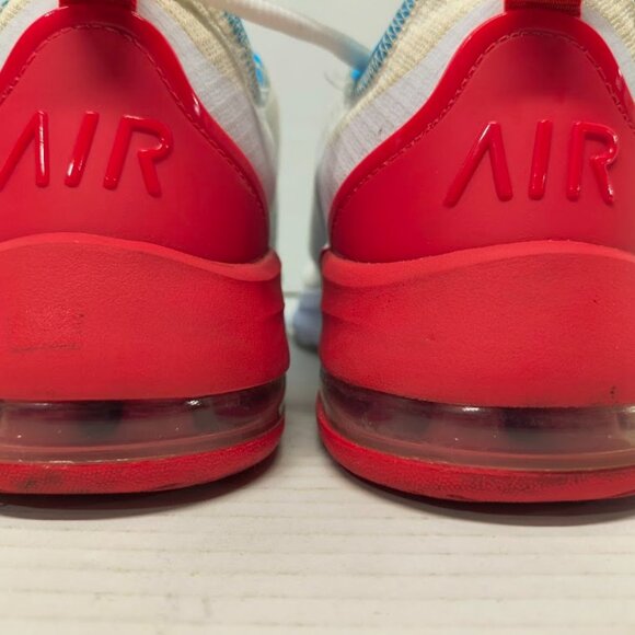 Nike Women's Air Max Motion 2 CW4285-100  Running Shoes Sneakers Size 8.5 - Picture 4 of 12